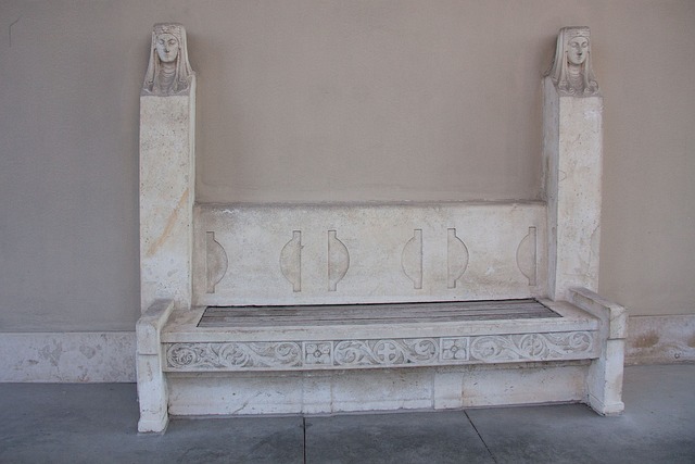 以压倒性的 以压倒性的